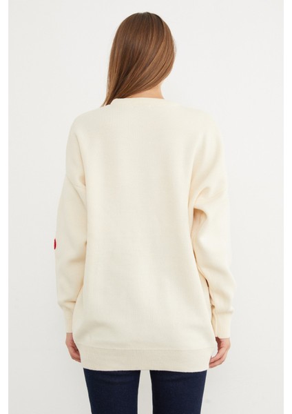 Kalp Nakışlı Oversize Triko Kazak