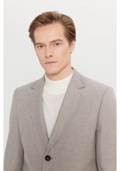 Standart Fit Normal Kesim Mono Yaka Armürlü Kapak Cepli Palto fırsatları