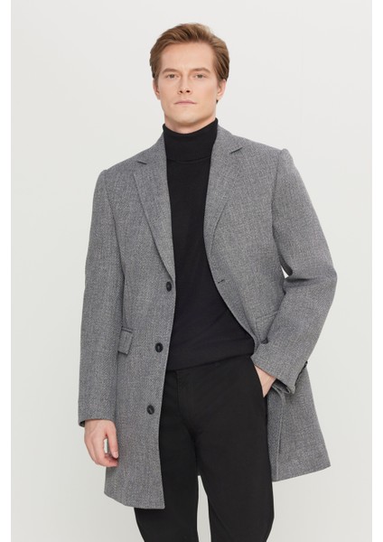 Standart Fit Normal Kesim Mono Yaka Armürlü Kapak Cepli Palto