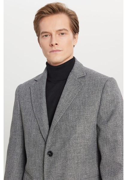 Standart Fit Normal Kesim Mono Yaka Armürlü Kapak Cepli Palto fırsatları