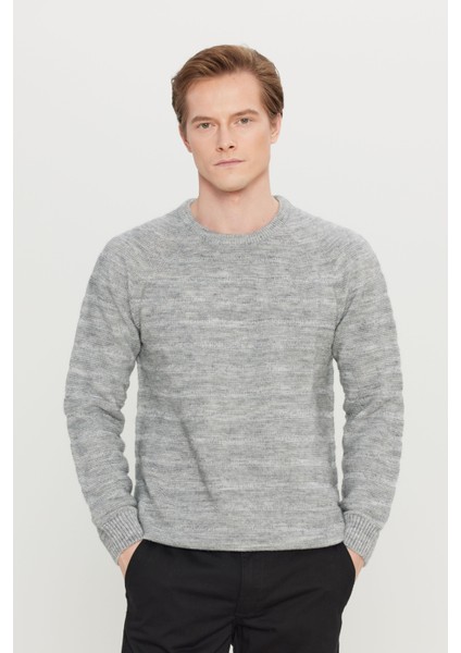 Standart Fit Normal Kesim Bisiklet Yaka Jakarlı Triko Kazak modelleri