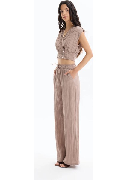 Kırışık Görünümlü Beli Lastikli Açık Kahverengi Kadın Pantolon PNT00196 fırsatları