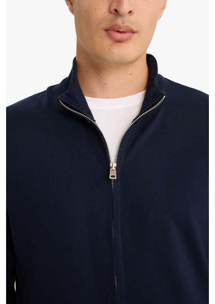 Standart Fit Dik Yaka Fermuarlı Triko Hırka indirimleri