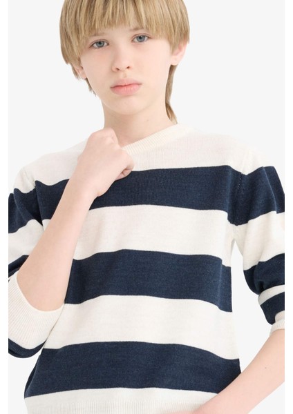 Erkek Çocuk Bisiklet Yaka Çizgili Triko Kazak C1710A825AU modelleri