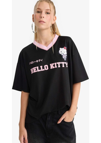 Hello Kitty Oversize Geniş Kalıp V Yaka Sırt Baskılı Kısa Kollu Tişört F9181AX25AU modelleri