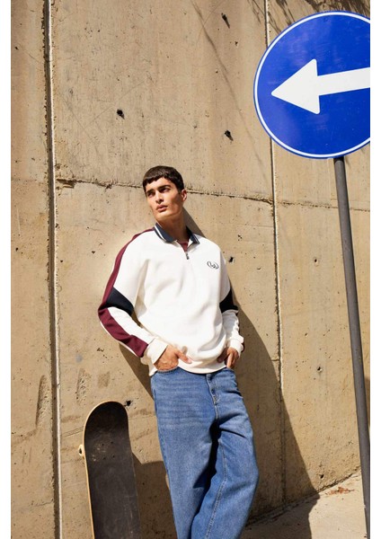 Boxy Fit Dik Yaka Fermuarlı Baskılı Sweatshirt F0114AX25AU fiyatları