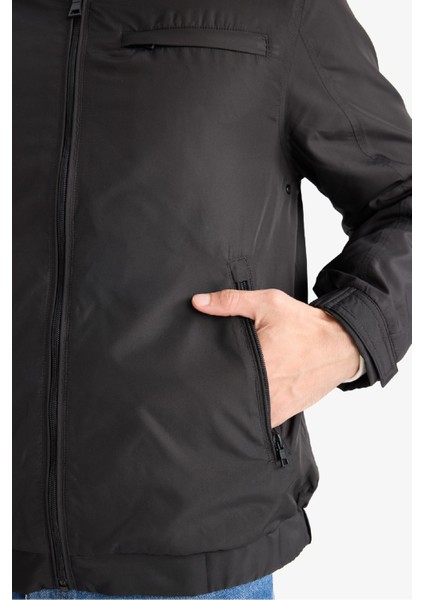 Su İtici Regular Fit Dik Yaka Astarlı Gizli Kapüşonlu Fermuarlı Cepli Mevsimlik Baharlık Mont D7669AX25AU indirimleri