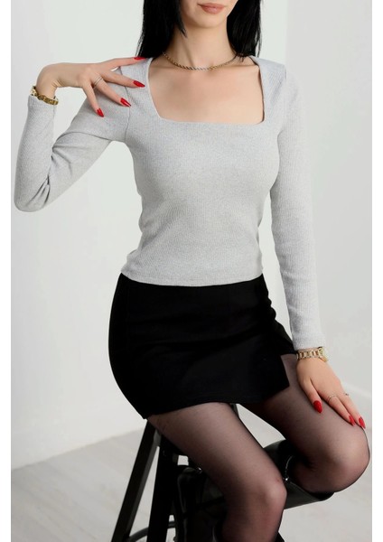 Çerçeve Yaka Kaşkorse Bluz Gri