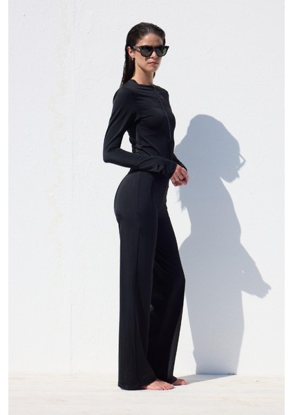 Kadın Siyah Uzun Kollu Fermuarlı Mat Kumaş Yüzücü Mayo Tulum – Konforlu ve Şık Plaj Tasarımı