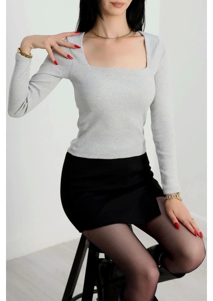 Çerçeve Yaka Kaşkorse Bluz Gri