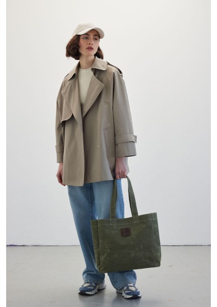 Kadın Oversize Kısa Trençkot – Pamuk Polyester, Düz Desen, Rüzgarlık ve Apoletli, Çağla Yeşili Baharlık