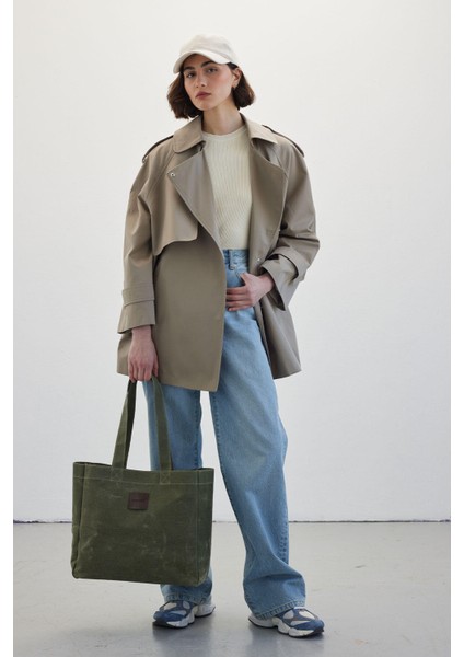 Kadın Oversize Kısa Trençkot – Pamuk Polyester, Düz Desen, Rüzgarlık ve Apoletli, Çağla Yeşili Baharlık