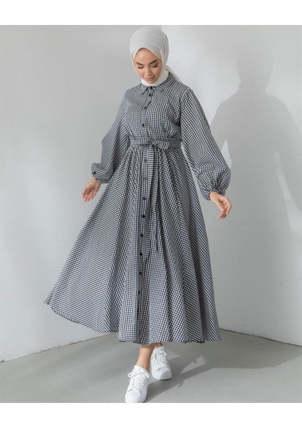 Kahverengi Pamuk Pötikare Tesettür Elbise – Boydan Düğmeli, Kuşaklı, Lastik Kollu, Bebe Yakalı Yazlık