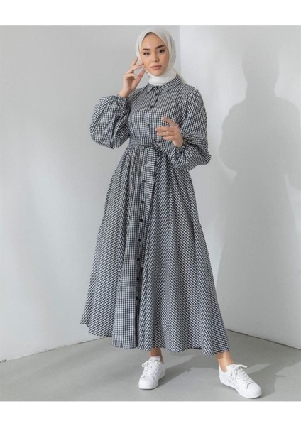 Kahverengi Pamuk Pötikare Tesettür Elbise – Boydan Düğmeli, Kuşaklı, Lastik Kollu, Bebe Yakalı Yazlık