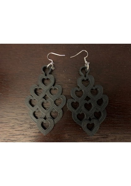 Yeni Küpe Etrafındaki Kalpler T3155840