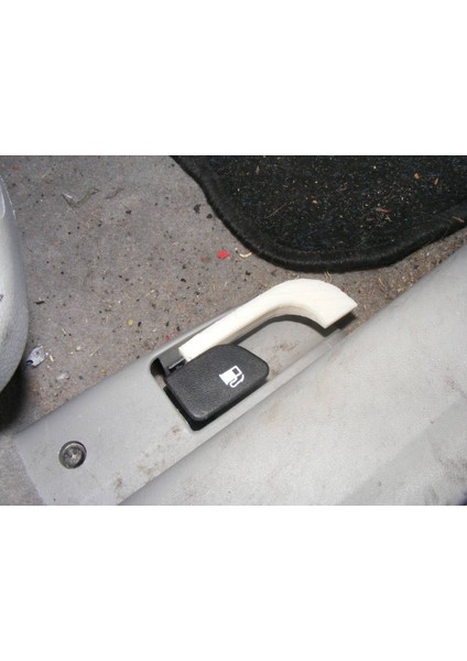 Yeni Hyundai Accent 2007 Bagaj Açma Kolu T1185904