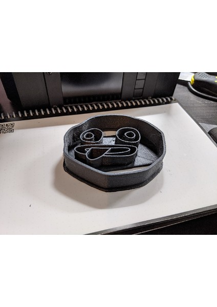 Yeni Bahçe Duvarının Ötesinde Kurabiye Kesici T4633567