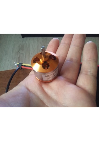 Yeni Fırçasız Motor A2212/5T 2700KV (Plastik Aparattır!!!)