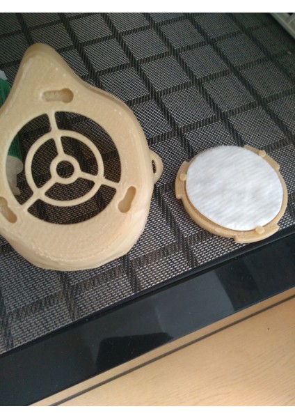 Yeni Diski Aerosollerden Koruyan Pamuklu Pedler Üzerinde Solunum Maskesi (Plastik Aparattır!!!)