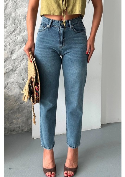 Mom Fit Kar Yıkama Bıyık Detaylı Jeans Pantolon D2006