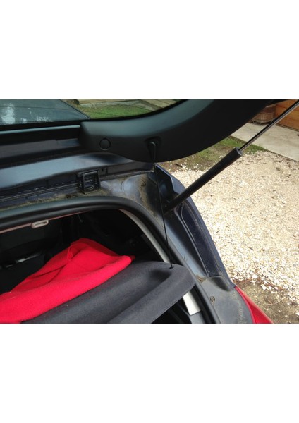 Yeni Renault Clio 2 Bagaj Klipsi T342279 modelleri