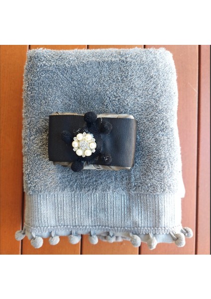 Şık Inci ve Taş Detaylı Siyah Kurdele Süslemeli Hediyelik Gri El Havlusu fiyatları