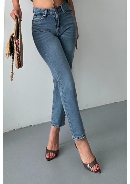 Mom Fit Kar Yıkama Bıyık Detaylı Jeans Pantolon D2006 fiyatları