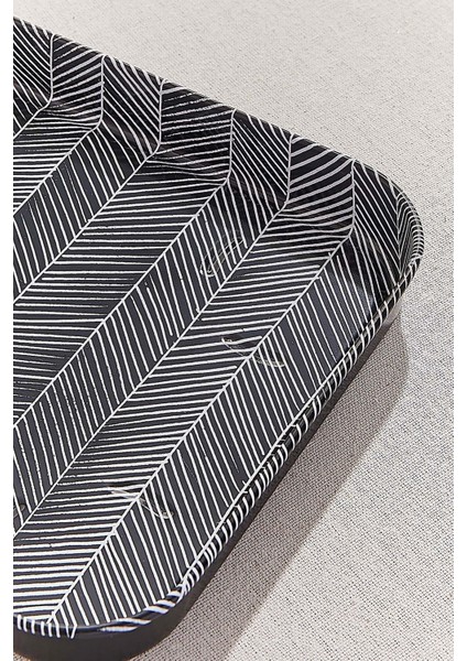 Bistro Tepsi Zik Zak Siyah Beyaz fırsatları