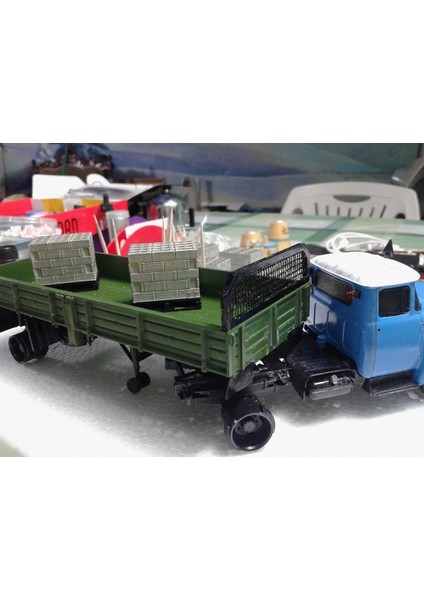 Yeni Palet Üzerindeki Ayırıcı Tuğla Paketi 1/43 (Plastik Aparattır!!!)