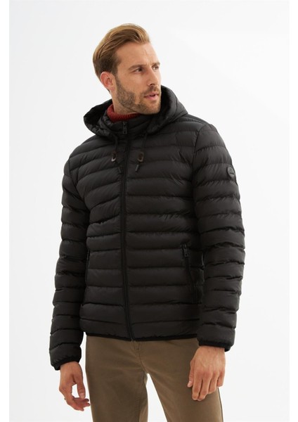 Erkek Siyah Kapüşonlu Günlük Şişme Mont – Su Geçirmez ve Su İtici Kumaş, Soğuk Hava Koruması