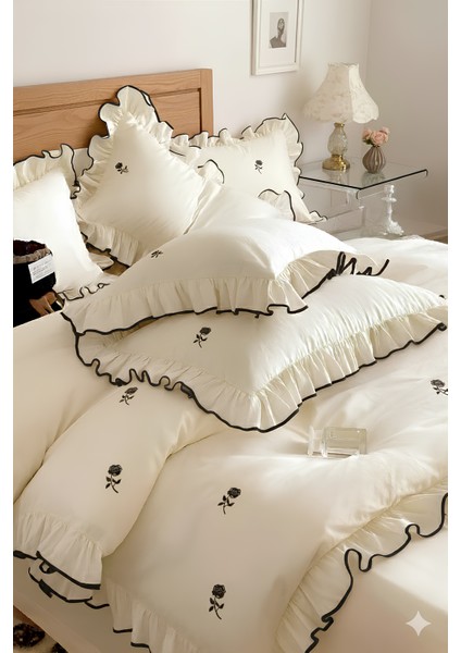Çift Kişilik %100 Pamuk Black Rose Fırfırlı Nevresim Seti Ekru