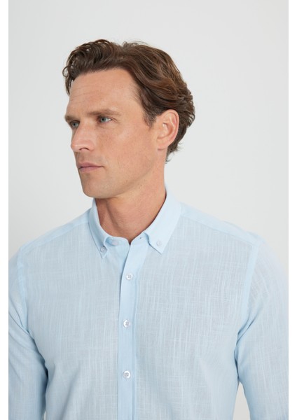 Erkek Açık Mavi Slim Fit Düğmeli Yaka Keten Görünümlü %100 Pamuk Flamlı Gömlek indirimleri