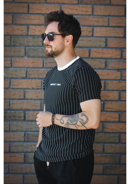 About Baskılı Çizgili Bisiklet Yaka Slim Fit Erkek Tshirt modelleri