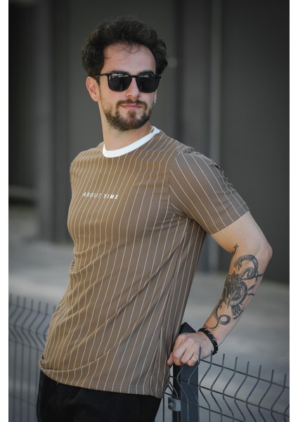 About Baskılı Çizgili Bisiklet Yaka Slim Fit Erkek Tshirt