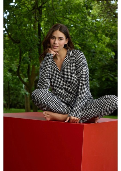 Kadın Kaz Ayağı Desenli Önü Düğmeli Pijama Takımı - 5660