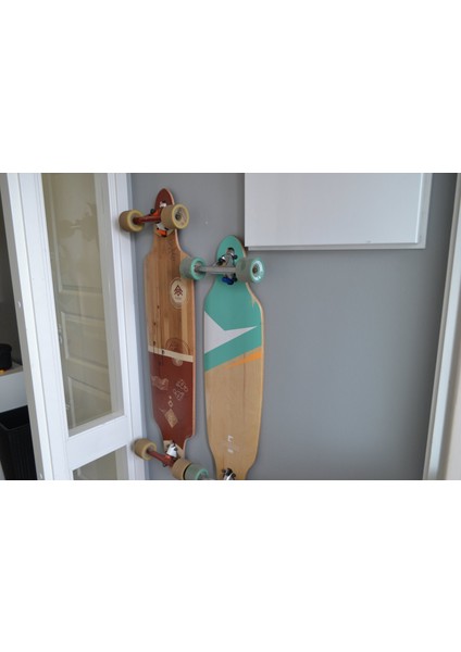 Yeni Kamyonların Içinden Geçmek Için Longboard Duvar Montajı T3562883