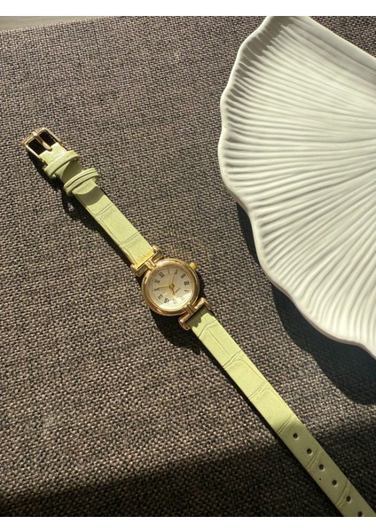 Retro Minimal Deri Kordon Vintage Kadın Kol Saati