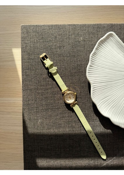 Retro Minimal Deri Kordon Vintage Kadın Kol Saati