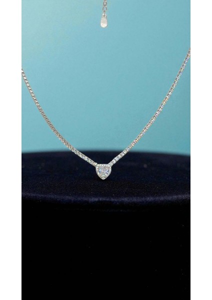 Beyaz Kalp Taşlı 925 Ayar Gümüş Zirkon Kolye