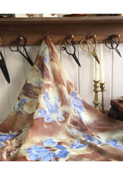 Ake.r Janjan Şifon Dökümlü Kumaş Sulu Boya Desenlidir