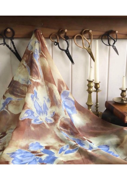 Ake.r Janjan Şifon Dökümlü Kumaş Sulu Boya Desenlidir