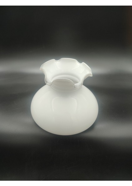 Avize Camı. Alaattin Model .süt Beyaz Parlak Renkte (Alt Yuva Çapı:11.00 Cm-H:14.00 Cm)