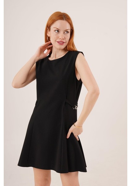 Yanları Zincir Detaylı Sıfır Kol Siyah Mini Elbise indirimleri