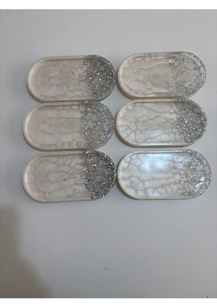 - El Yapımı 6'lı Epoksi Sunumluk - Inci Beyazı Gümüş Glitter & Varaklı - Ebatları: 17,5 x 9,5 cm