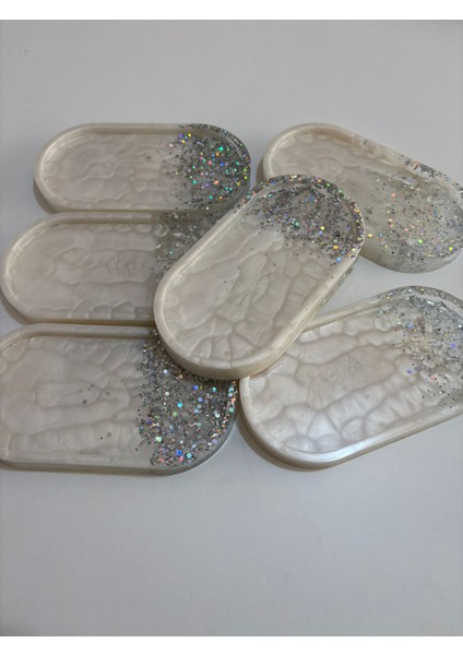 - El Yapımı 6'lı Epoksi Sunumluk - Inci Beyazı Gümüş Glitter & Varaklı - Ebatları: 17,5 x 9,5 cm fiyatları