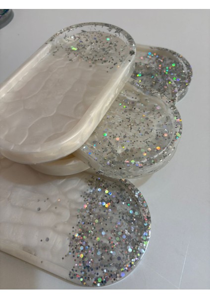 - El Yapımı 6'lı Epoksi Sunumluk - Inci Beyazı Gümüş Glitter & Varaklı - Ebatları: 17,5 x 9,5 cm fırsatları