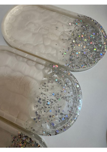 - El Yapımı 6'lı Epoksi Sunumluk - Inci Beyazı Gümüş Glitter & Varaklı - Ebatları: 17,5 x 9,5 cm indirimleri