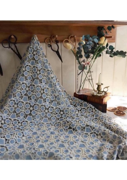 Ithal Dantel Mavi Renktedir