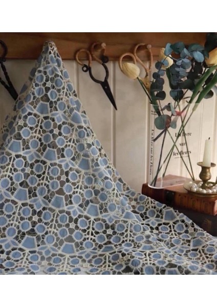 Ithal Dantel Mavi Renktedir