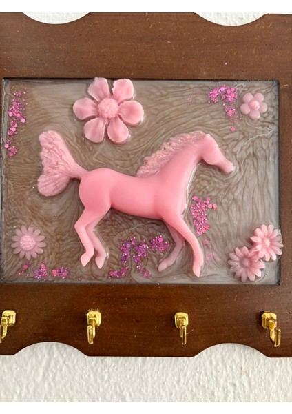 - Pembe At Figürlü - Epoksi Ahşap Anahtar Askılığı (Tek Ürün) - Ebat : 24 x 29 cm fiyatları